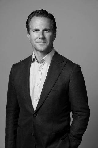 Justin Boxford被任命为雅诗兰黛全球品牌总裁；照片由Kevin Trageser提供。 