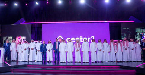 相關人員在沙烏地阿拉伯利雅德舉行的Center3成立典禮上合影（照片：AETOSWire）