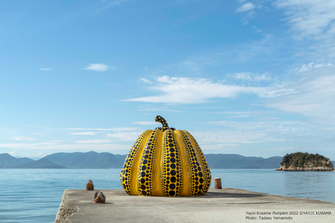 Yayoi Kusama Pumpkin 2022 ©YAYOI KUSAMA Photo: Tadasu Yamamoto (Graphic: Benesse Art Site Naoshima)