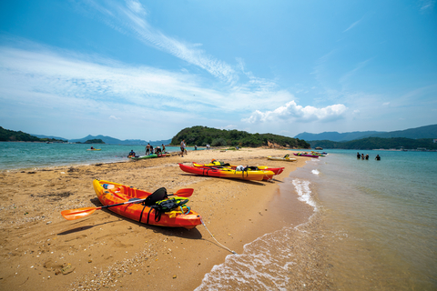 Kayaking in Sai Kung on the Eastern shore of Hong Kong offers easy access to marvel at astonishing volcanic rock formation in the Hong Kong UNESCO Global Geopark. (Photo: Business Wire)