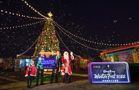 Rain (Jung ji-hoon) is back in Hong Kong and is joined by Mr Dane Cheng, HKTB Executive Director, in the lighting ceremony of Hong Kong WinterFest to ring in Christmas with the city. (Photo Credit: Hong Kong Tourism Board)