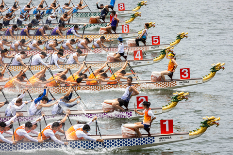 For the first time, the HKTB offers cash prize to winners of five titles including the International Mixed Championship, International Open Championship, the Guangdong-Hong Kong-Macao Greater Bay Area Championship, the Hong Kong Championship, and the Hong Kong-Macao Trophy. The teams put in their best efforts to win the races. (Photo credit: Hong Kong Tourism Board)