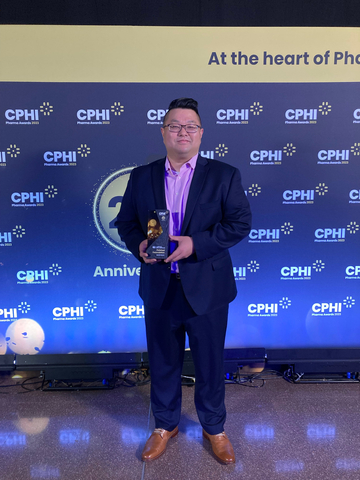 全球行銷總監Kevin Song博士代表Lubrizol領取Apisolex™聚合物獲得的CPhI大獎。（照片：美國商業資訊）