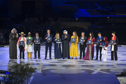 11名扎耶德永續發展獎獲獎者在COP28會議上受到表揚（照片：AETOSWire） 

