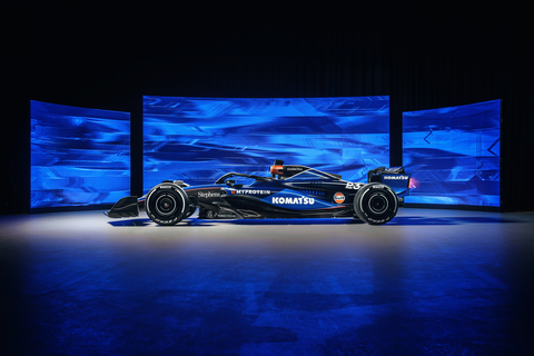 在即將到來的一級方程式賽季中，Komatsu 的標誌和品牌將出現在 2024 年 Williams Racing的塗裝以及車隊工作服和球衣上。(照片：美國商業資訊)