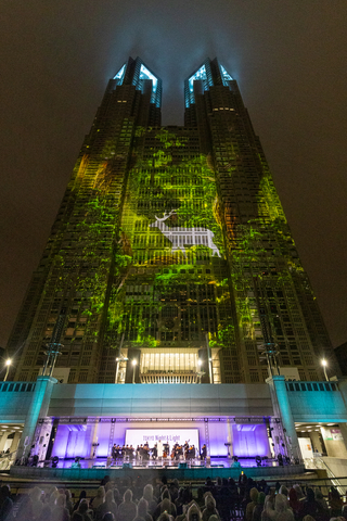 東京都政府大樓的投影映射活動「東京夜與光」（照片：美國商業資訊）