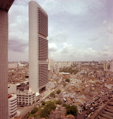 由I.M.Pei設計、Wayne Thom於1978年拍攝的新加坡華僑銀行大廈（照片：美國商業資訊） 