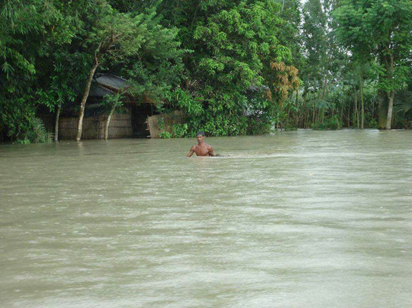 孟加拉国大部分国土低于海拔12米，容易受到淹浸。