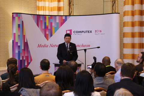 TAITRA Deputy Secretary-General Yeh Ming-shui hosting the COMPUTEX Taipei press conference on the eve of CES (Photo: U.S. Business News) 
