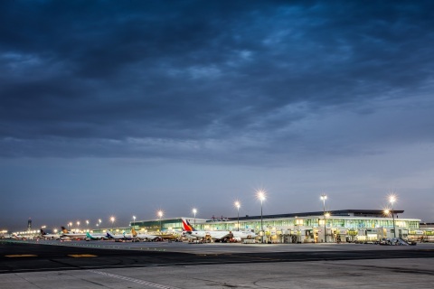 迪拜国际机场候机大厅D耗资12亿美元，对接60个航空公司，飞抵全球超过90个目的地（照片：ME NewsWire） 