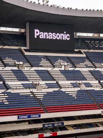 松下在墨西哥城阿兹特克体育场安装了一对220平米的LED大屏幕显示屏（照片：美国商业资讯） 