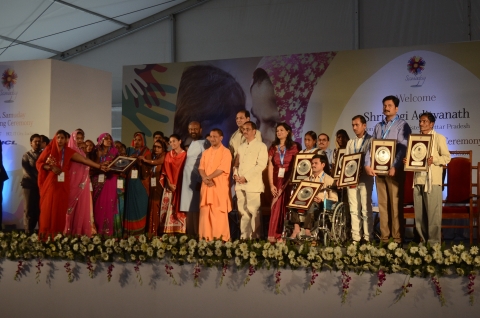 Hon'ble CM, Uttar Pradesh, Shri Yogi Adityanath Ji at the HCL Samuday unveiling ceremony along with Mr. Shiv Nadar, Founder & Chairman, HCL & Shiv Nadar Foundation; Roshni Nadar Malhotra, CEO, HCL Corporation; Dy CM, Uttar Pradesh, Dr. Dinesh Sharma; State Minister IT & Electronics, Mohsin Raza and Navpreet Kaur, Director, HCL Samuday and some of the Samuday beneficiaries (Photo: Business Wire)