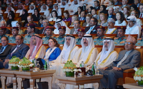 Sheikh Saif bin Zayed殿下在第二届终结网络儿童性侵全球峰会上与参会人员合影（照片：ME NewsWire） 