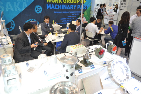 Purely business trade show - Active meetings were seen everywhere among the show venue (Photo: Business Wire)
