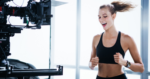 Behind the scenes of Mario Testino's Huawei Watch photography shoot with Karlie Kloss (Photo: Business Wire) 