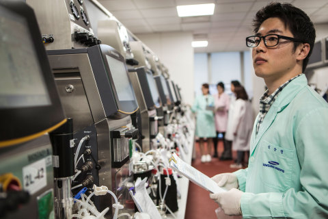 An engineer at the Samsung Bioepis R&D Center (Photo: Business Wire) 
