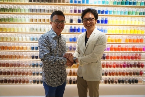 Left: Liu Xiaodong, Right: Taichi Iitsuka, Leader of Warehouse TERRADA Art Business Planning Project (Photo: Business Wire)