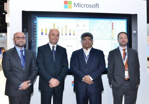 （从左至右）Microsoft Gulf合作伙伴业务经理Ahmed Waheed先生、Microsoft Gulf区域总经理Samer Abu Ltaif先生、Pacific Controls执行董事长兼首席执行官Dilip Rahulan先生和Microsoft Gulf开发者体验主管Michael Mansoor先生（照片：ME NewsWire） 