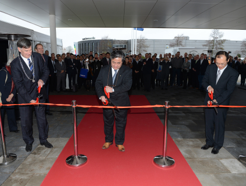 Emmen Mayor Cees Bijl, Menicon CEO Hidenari Tanaka and Japanese diplomat Yutaka Kikuta cut the ceremonial ribbon to open Menicon's new facility at Emmen, the Netherlands. (Photo: Business Wire)
