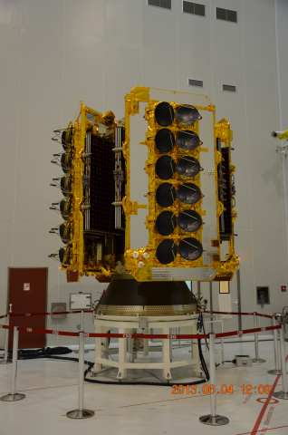 所有四颗O3b卫星都安装于分配器上。（照片：美国商业资讯） 