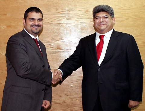 （從左到右）富士通中東地區董事總經理Farid Al-Sabbagh先生與Pacific Control Systems LLC執行主席Dilip Rahulan先生（照片：美國商業資訊）
