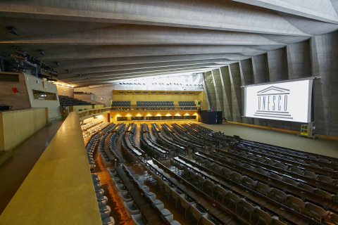 松下在联合国教科文组织总部最大的会议厅（可容纳约1,000人次）Room 1内安装了一套集成影音解决方案（照片：美国商业资讯） 