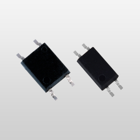 東芝的SO6封裝（左）和SO4封裝（右）低輸入電流型電晶體輸出光電耦合器（照片：美國商業資訊）。 