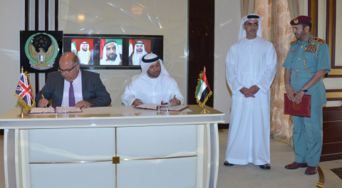 Saif bin Zayed在Nasser Al Nuaimi陪同下出席了由Rashid Borshid與Ian Redhead簽署的情報交換協議簽訂儀式(ME NewsWire)
