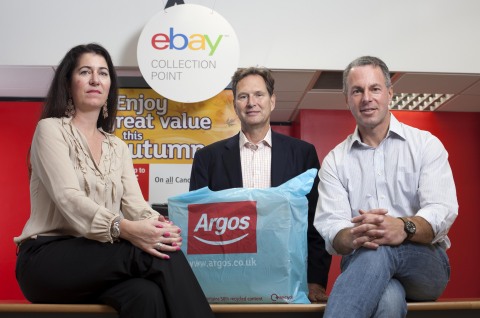 英國eBay商家現可在Argos商店提供取貨服務。eBay英國區副總裁Tanya Lawler、Argos總經理John Walden與eBay總裁Devin Wenig合影（照片：美國商業資訊）