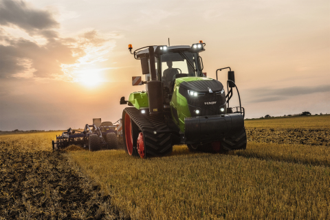 The new Fendt Track Tractor 943 Vario MT won the treasured award 