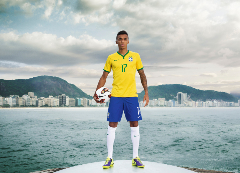 Luiz Gustavo unveils NIKE's new Brasil Kit today in Rio. (Photo: Business Wire)
