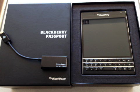 配备SlimPort的BlackBerry Passport助力生产消费者提高移动工作效率（照片：美国商业资讯）