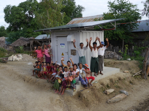 電源供應站和村民的圖片（照片：美國商業資訊） 
