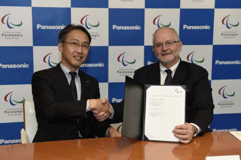 Panasonic Corporation Executive Officer Satoshi Takeyasu (left) and IPC President Sir Philip Craven (Photo: Business Wire)
