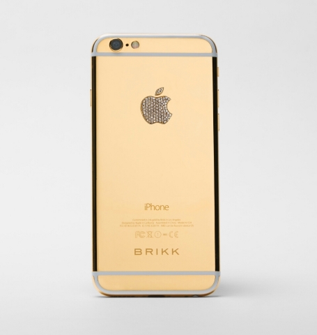 The Lux iPhone 6 Plus in 24k yellow gold with diamond logo by Brikk (Photo: Business Wire)
