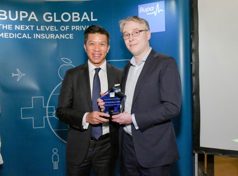 Pacific Prime's Christian Moore receives Top Producer award from Bupa Global Asia Pacific General Manager, Jonathan Quach (Photo: Business Wire)