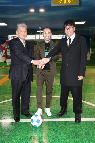 Soccer star Iniesta at Yotsugi Station (Photo: Business Wire)