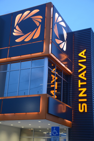 Sintavia位于佛罗里达州好莱坞面积55,000平方英尺的先进制造工厂专门从事金属增材制造。（照片：美国商业资讯） 