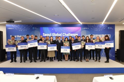 The Seoul Global Challenge 2019-2020, hosted by the Seoul Metropolitan Government and organized by SBA to find innovative solutions to urban problems by inviting global innovators, culminated with the awards ceremony. The Challenge brought 106 companies from all of the world that introduced products for competition in three categories -- tunnel, platform, and train. 3 teams were selected as winners with the most effective solution. First-place winner Corning took part in the platform category by introducing a solution using its ceramic honeycomb filters. Allswell won in the platform category. It introduced a solution where its airflow control technology improved air quality by optimizing the existing ventilation system and effectively removing fine dust particles in the platform. Han-lyun System won in the train category by showcasing a solution where air purifiers for trains combined with air curtains for train doors removed fine particles and let the purified air stay in train. (Photo: Business Wire)