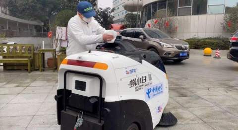 配備Velodyne雷射雷達的智行者車輛正用於清潔和消毒醫院區域，協助中國的新型肺炎戰「疫」工作。（照片：智行者）
