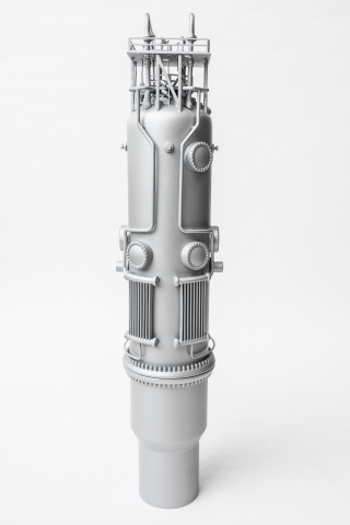 NuScale Power Module™由包含在單個圓筒形模組內的整合式反應器容器、蒸汽產生器和圍阻體組成。圖片由NuScale提供 
