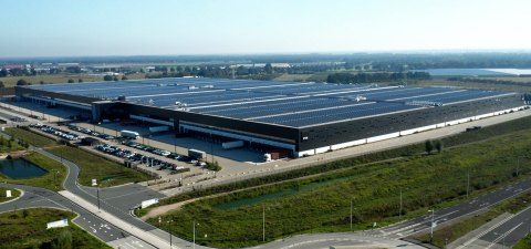 PVH Europe荷蘭芬洛倉儲物流中心太陽能面板（照片：美國商業資訊）