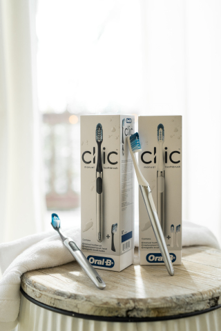 欧乐B的Clic手动牙刷能够更换刷头，与每三个月更换一次的常规牙刷相比，它在两年的时间中可以减少60%的塑料废物。 （照片：美国商业资讯）