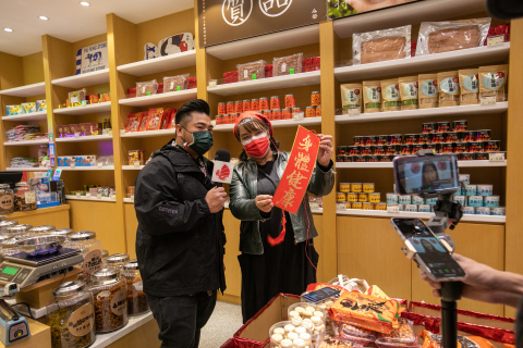 么凤 ─ 香港老字号零食铺 (照片：美国商业资讯) 