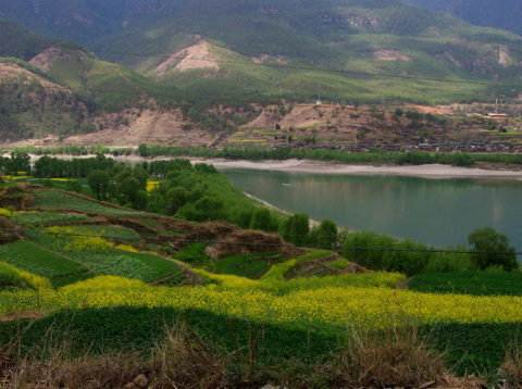 玫琳凯与大自然保护协会合作，将在中国帮助支持农村小型河流源头，为当地农村社区供应饮用水。© Brian Richter 