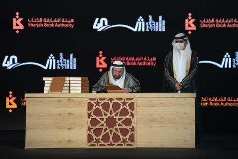 HH Ruler of Sharjah signs the copies of ‘Historical Corpus of the Arabic Language’ at the Sharjah International Book Fair (Photo: AETOSWire)