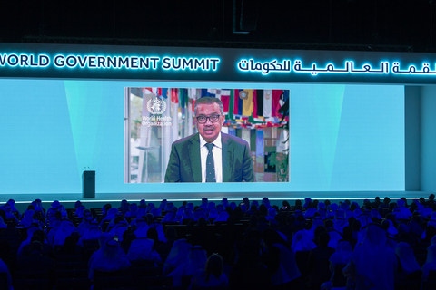 世衛組織總幹事譚德塞在杜拜舉行的世界政府高峰會上警告說，除非各國政府團結合作，否則從疫情中的復甦將是不平等的（照片：AETOSWire） 
