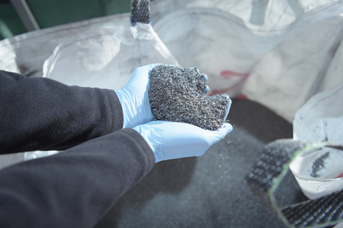 伊頓車輛集團採用移動離心法去除金屬切削過程中產生的切屑。（照片：美國商業資訊） 