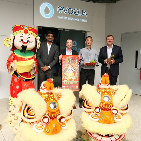 Ron Keating, Evoqua's Chief Executive Officer (right), was joined by Govindan Alagappan, Evoqua's VP and Managing Director for APAC (left), Hervé Fages, Evoqua's Executive Vice President and Applied Product Technologies Segment President (center left), and Keng Hoo Yeo, Operations Director for Evoqua (center right). (Photo: Business Wire)