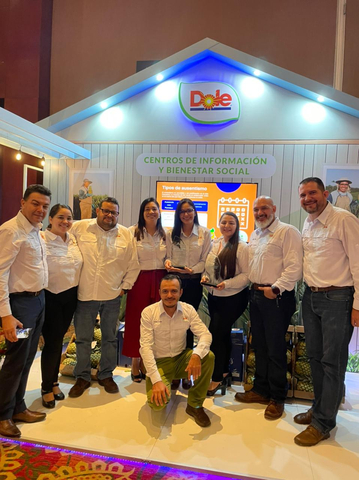Farm Managers and Employees from Dole’s Santa Fe and Muelle Farms were present at the award ceremony, along with representatives from Dole Tropical Products and Dole’s Costa Rican subsidiary. (Photo: Business Wire)